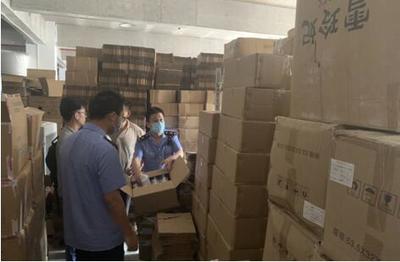 市场出现新国潮品牌仿冒品 雪玲妃配合有关部门破获两起制假窝点