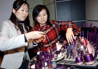 天狮进军巴黎 首个中国化妆品牌亮相世界时尚之都